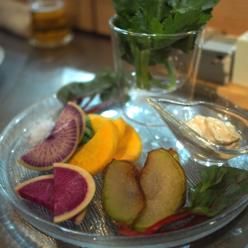 無農薬野菜盛り合わせ、黒酢豆乳ソース(朝とった魚 薩摩じんべえ)