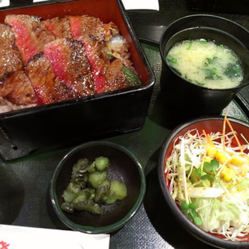 ステーキ重セット(本みやけ 阪急三番街店 （ほんみやけ）)