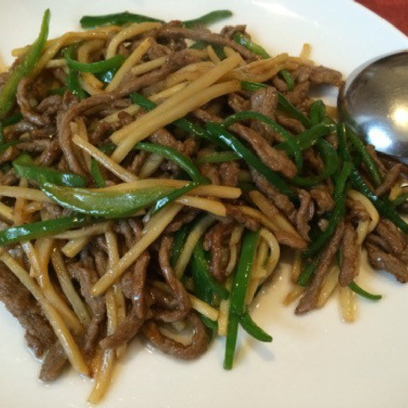 牛肉とピーマンの細切り炒め(朱茂琳 )