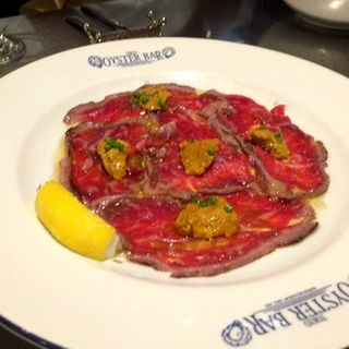 牛肉とウニのカルパッチョ(東京オイスターバー)