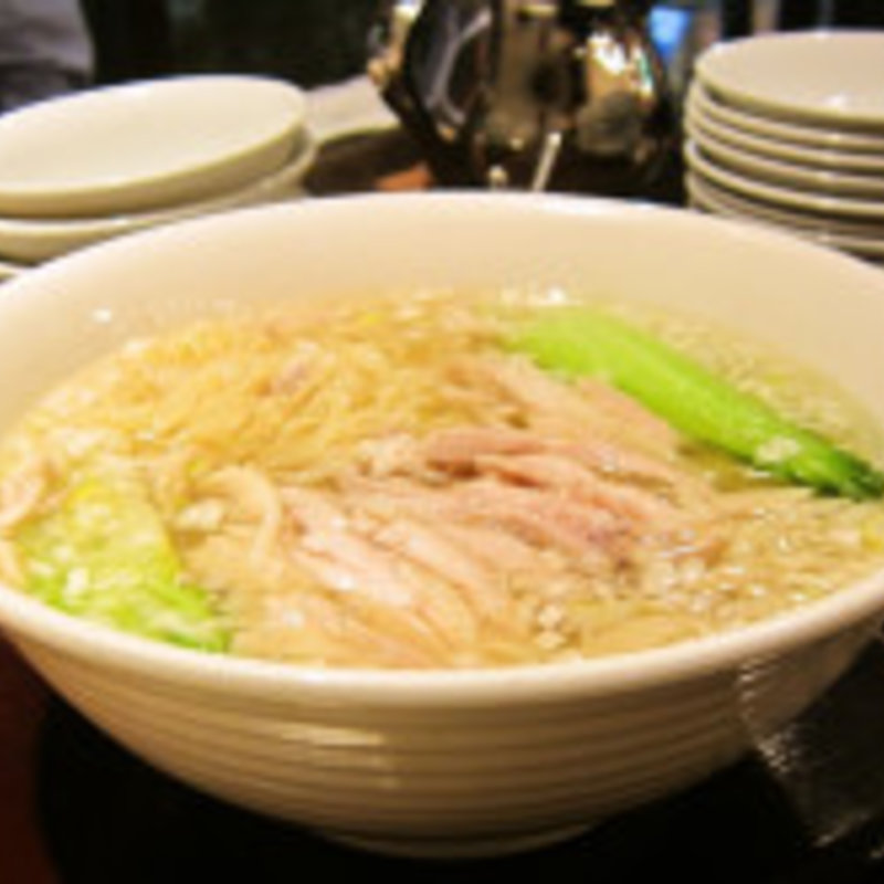 鶏肉細切りそば(東魁楼)