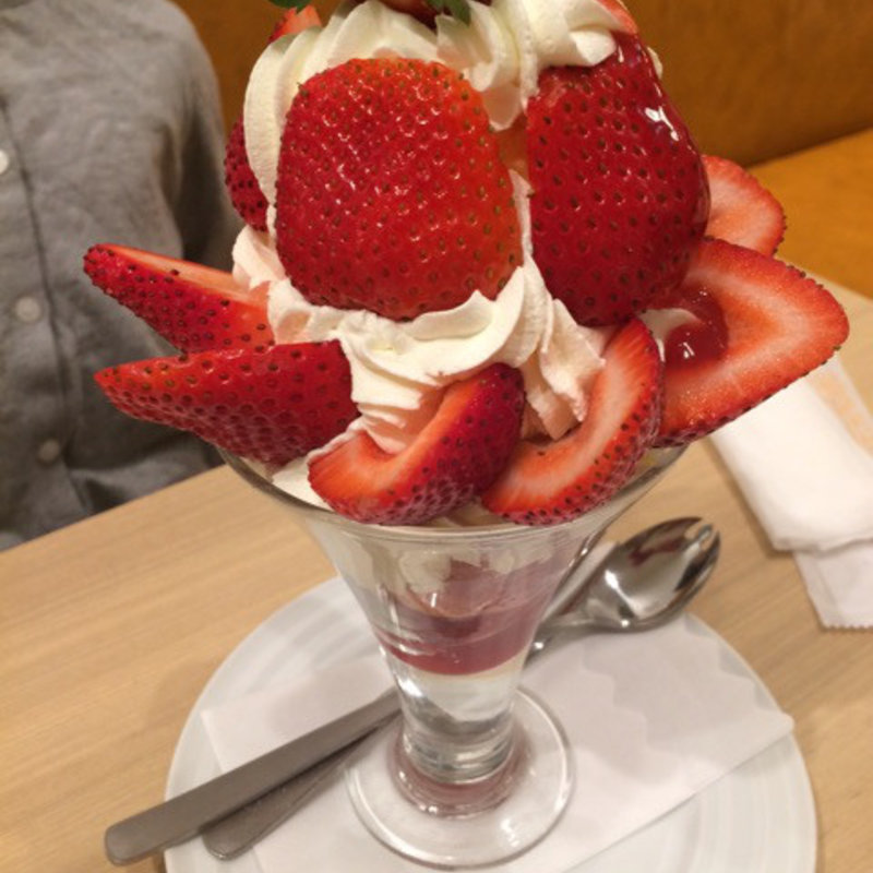 ストロベリーパフェ(果実園 リーベル 新宿店)