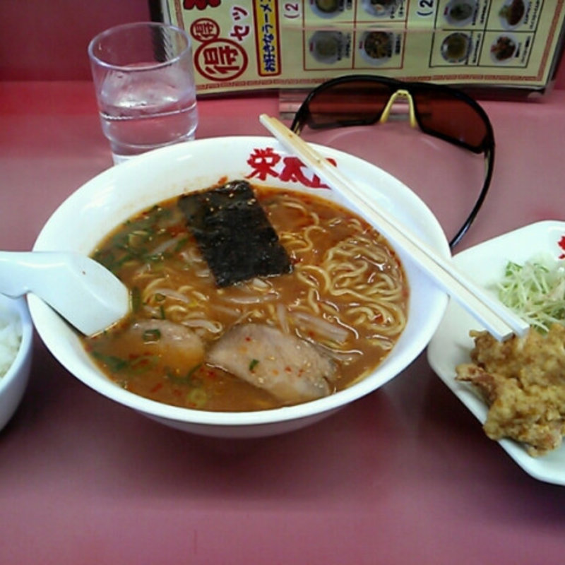 ピリ辛ラーメン味噌味 唐揚げセット(栄太呂ラーメン)