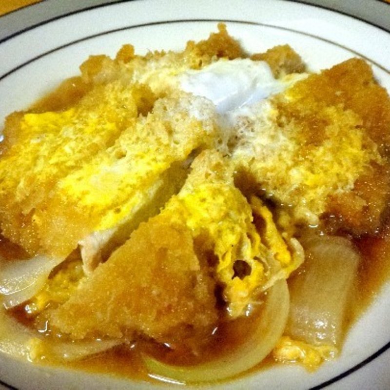 カツ玉子とじ(大衆酒蔵 栄屋)