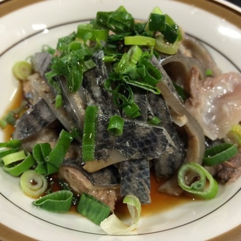 マグロの皮湯引き(七福神 )