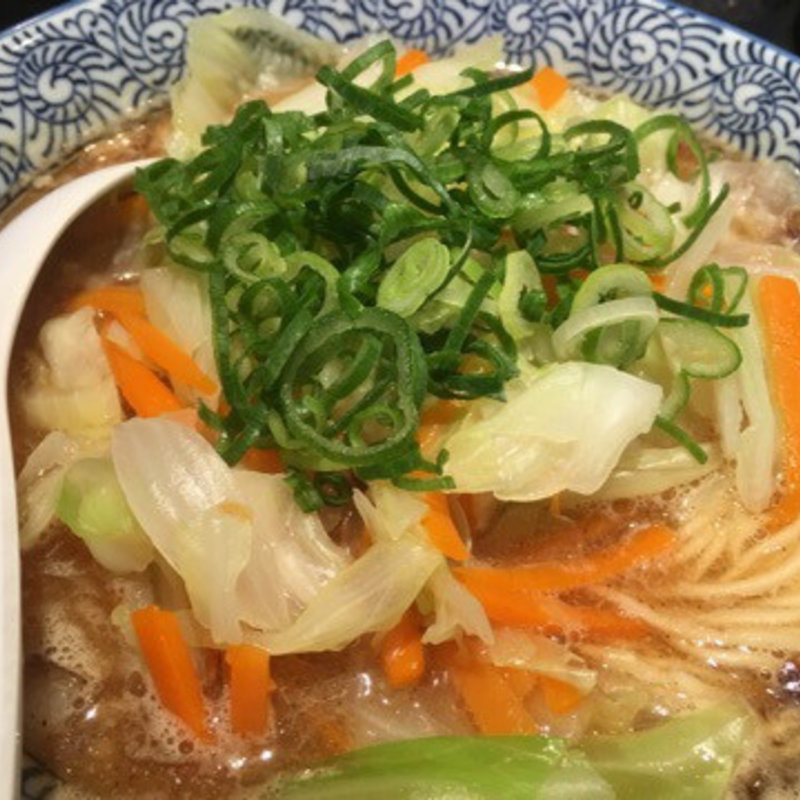 濃厚煮干し野菜ラーメン(極上濃厚煮干らーめん・つけ麺 麺屋 星乃音 （ゴクジョウノウコウニボシラーメンツケメンメンヤ ホシノネ）)