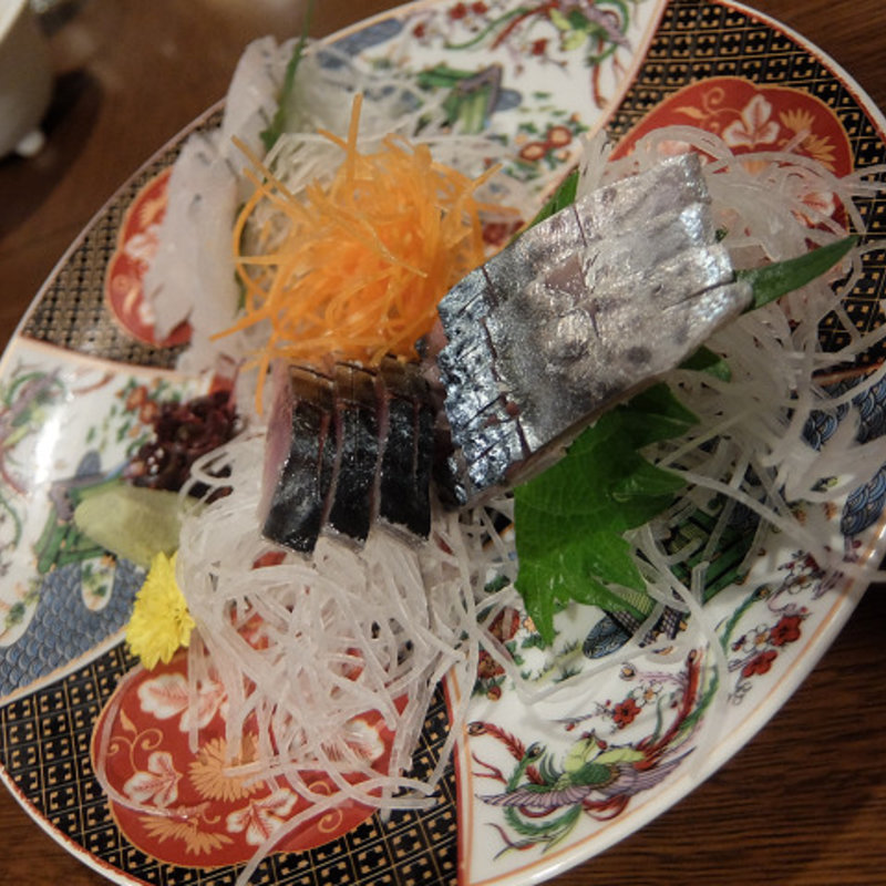 〆サバと太刀魚の刺身(横浜すきずき)