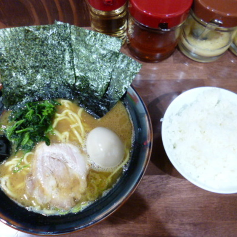 ラーメン(並)(横浜家系 まるに家 )
