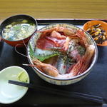 本日のおすすめ丼(横浜魚市場卸協同組合厚生食堂)