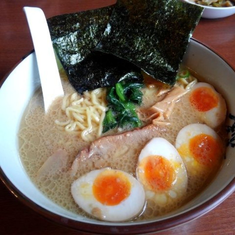 味玉ラーメン（麺かため）(横濱家 八王子みなみ野店 （よこはまや）)