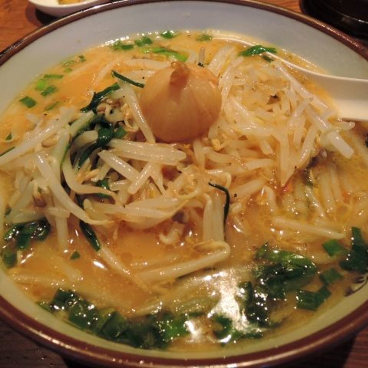 にらもやしラーメン 醤油味 横濱家 高尾店 横浜家 よこはまや の口コミ一覧 おいしい一皿が集まるグルメコミュニティサービス Sarah