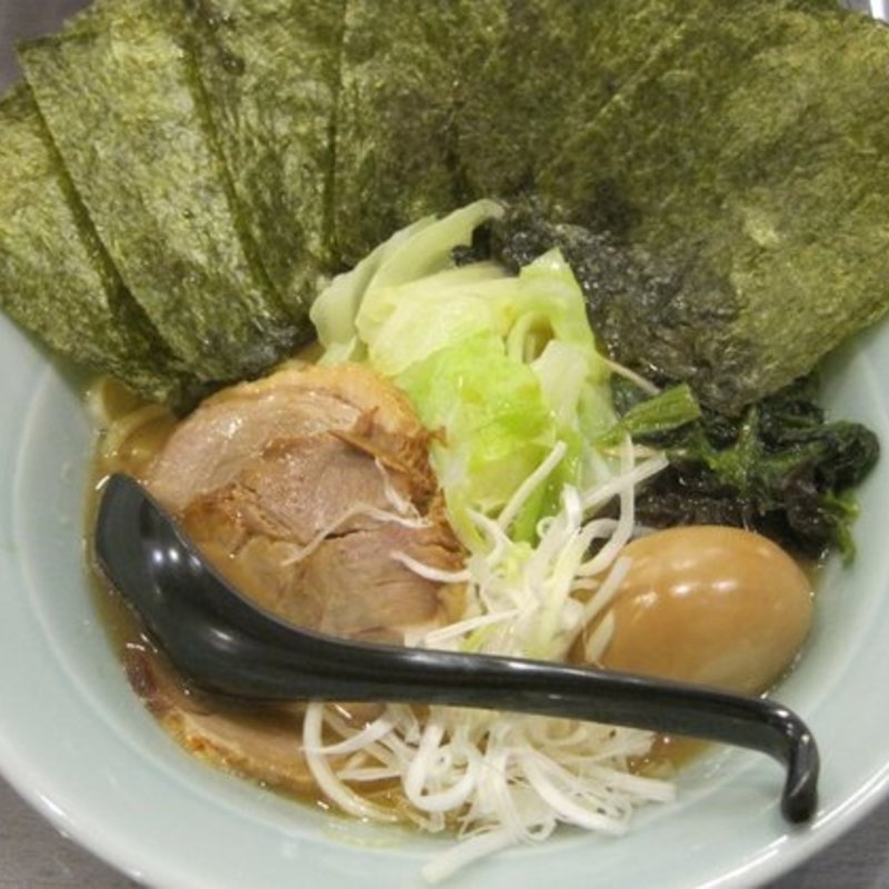 醤油豚骨ラーメンの全部乗せ(横濱豚骨醤油 ラーメン佐原 )