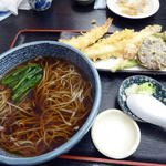 鎌倉野菜と温かい蕎麦
