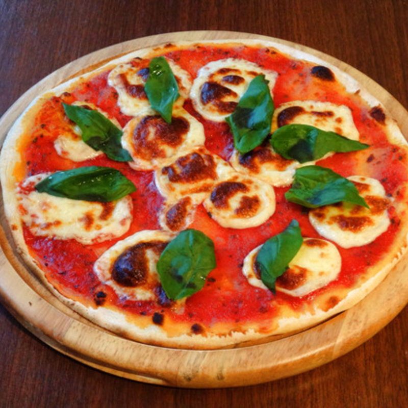 ピザ(欧風料理 アリスの夢)