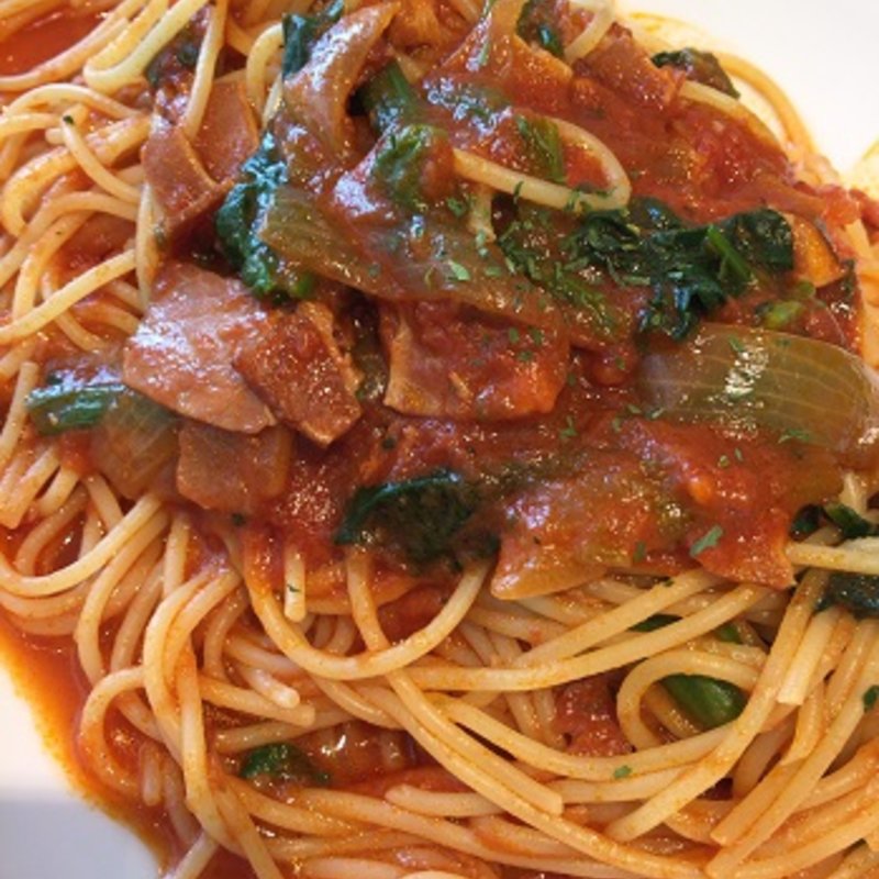 ベーコン・オニオン・ほうれん草のトマトソース(武蔵小杉バール・デルソーレ)