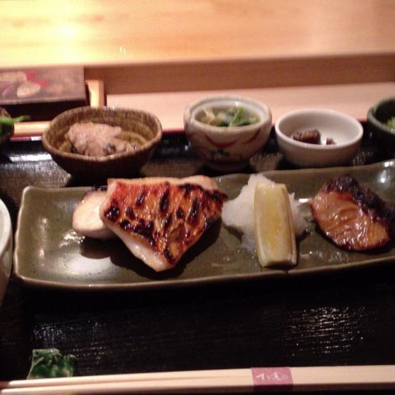 魚定食(江戸前鮓 すし通 （すしつう）)