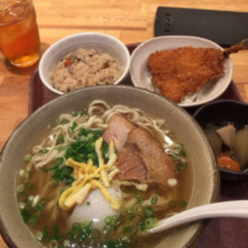 沖縄そば(行集談四朗商店)