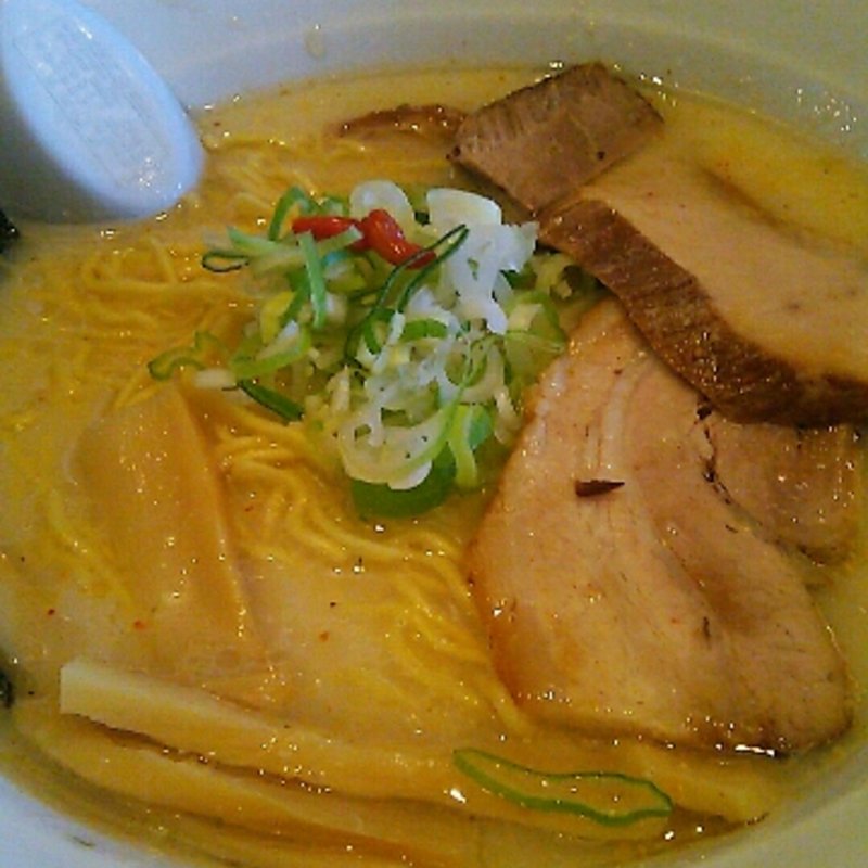 塩ラーメン大盛り(波飛沫 （なみしぶき）)