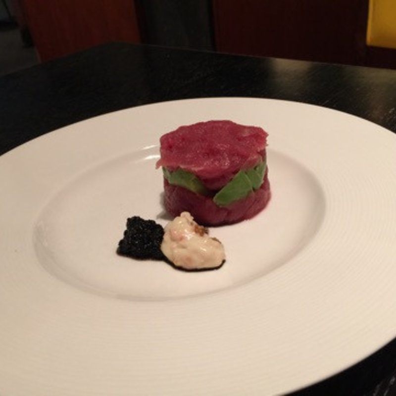 マグロとアボカドのタルタル(泥武士 キッチン )