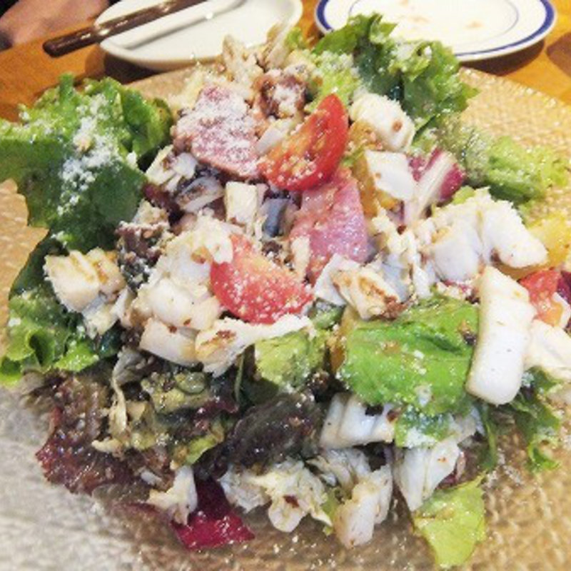 砂肝のコンフィと白菜とパルミジャーノチーズのサラダ(泳ぎイカバル カラマーロ 浜松町大門店 （泳ぎイカバル Calamaro）)