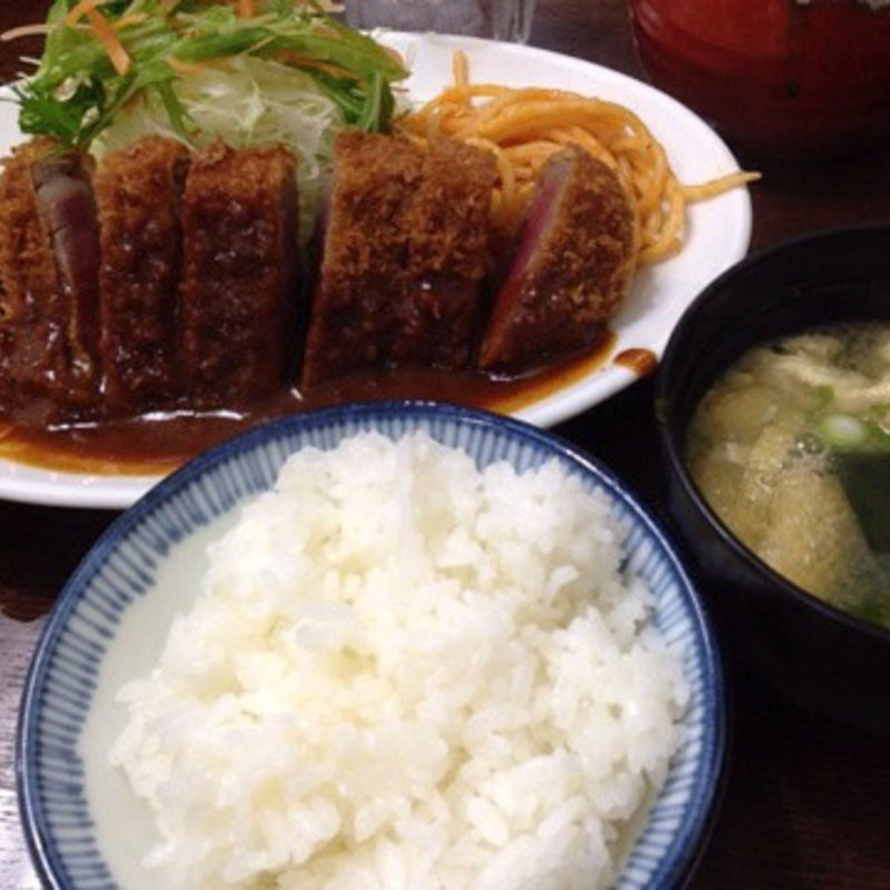 ビフカツ（ごはん・お味噌汁付）(洋食の朝日)