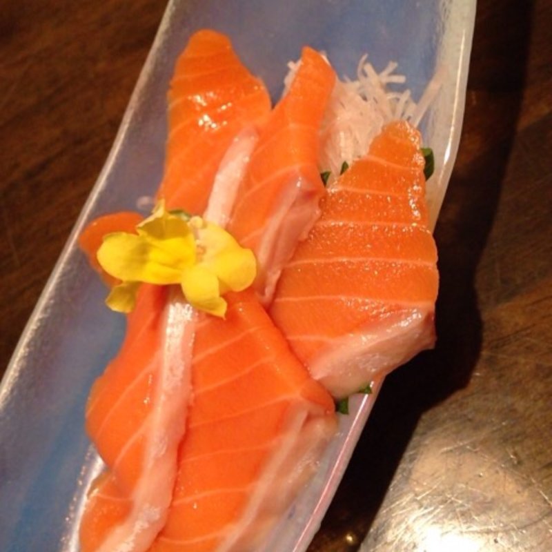 サーモンのお作り(活食・隠れ酒蔵 かけはし)