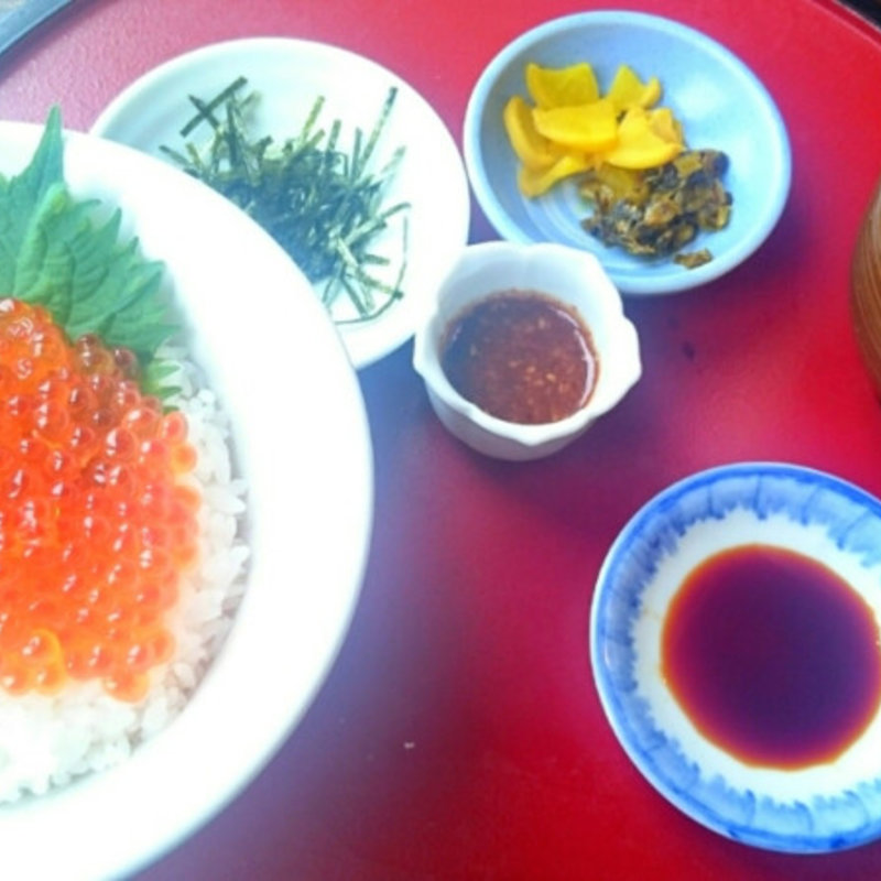 いくら丼(活魚茶屋ざうお本店)