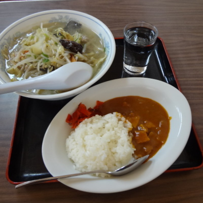 野菜たっぷりタンメン＆半カレー(浮城食堂)