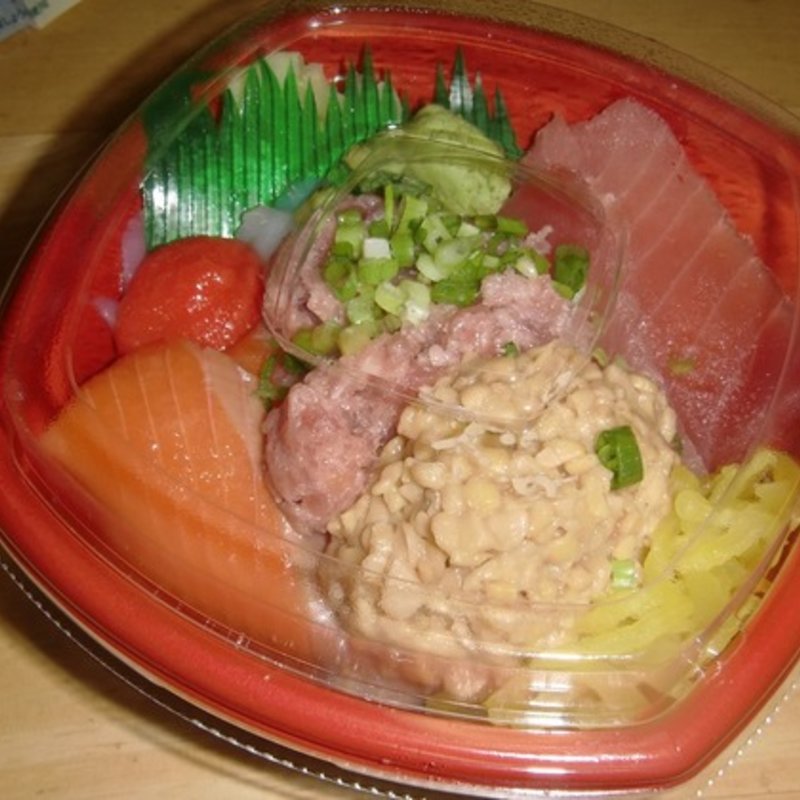 バクダン丼(海咲 丼丸 千波店 （ミサキ ドンマル）)