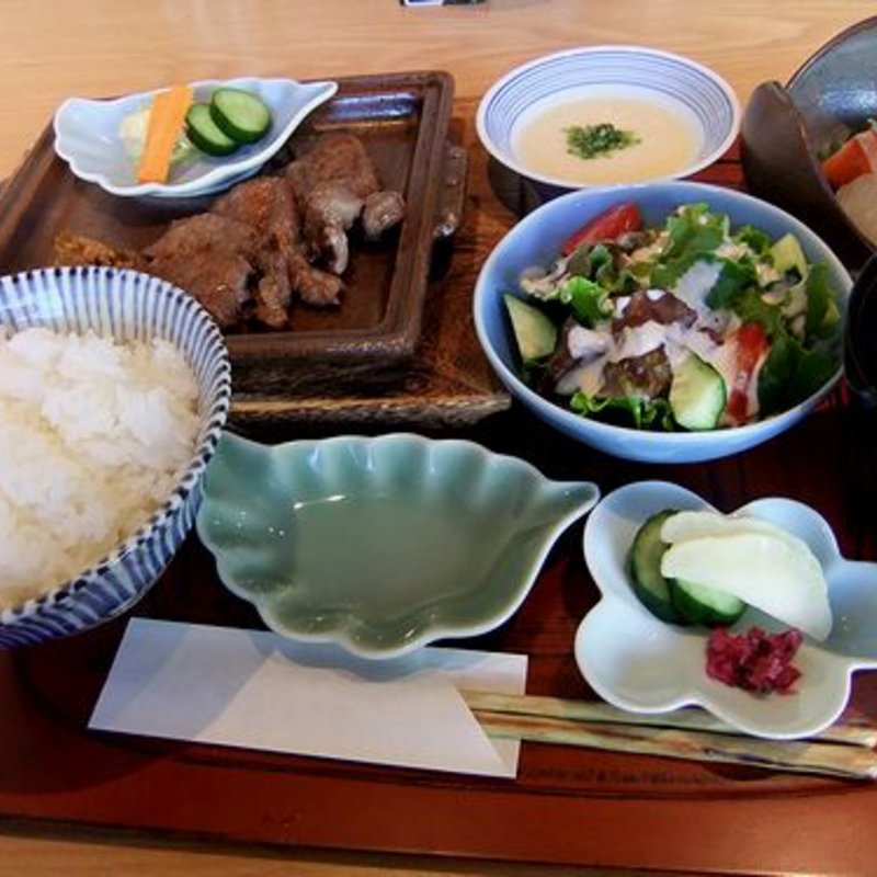 仙台牛タン膳(海峯魯　百閒)