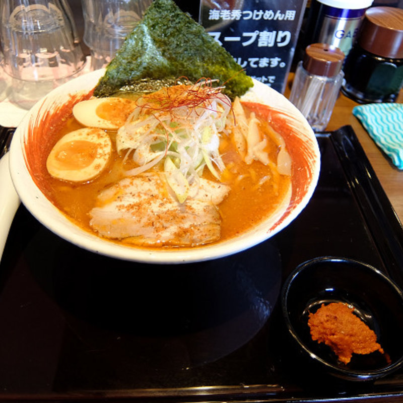 海老ラーメン 辛みそ・温玉入り(元祖横浜ワンタン本舗 港軒)