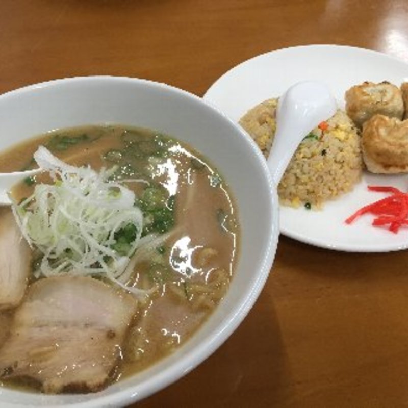醤油ラーメン（セットで半チャーハンと餃子付き）(海門 )