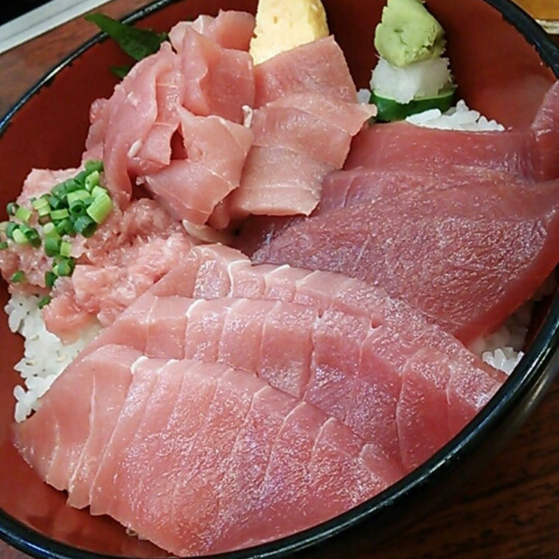 まぐろ４点丼(海鮮丼 大江戸 築地市場内店 （かいせんどん おおえど）)
