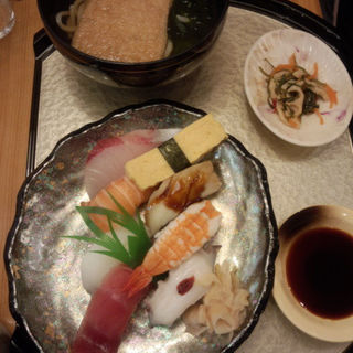 握り寿司とうどんセット(海鮮料理 きとら 淡路夢舞台店 )