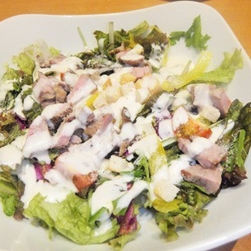 ゴールデンボアポークのシーザーサラダ(淡路島と喰らえ 三軒茶屋店 )