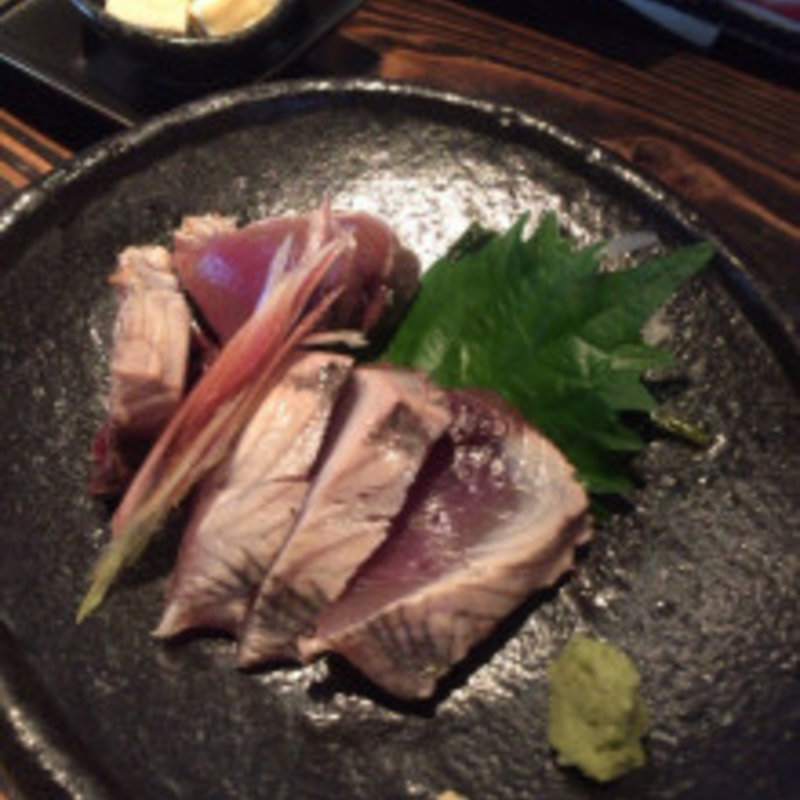 カツオのタタキにクリームチーズの味噌漬け(満月堂)