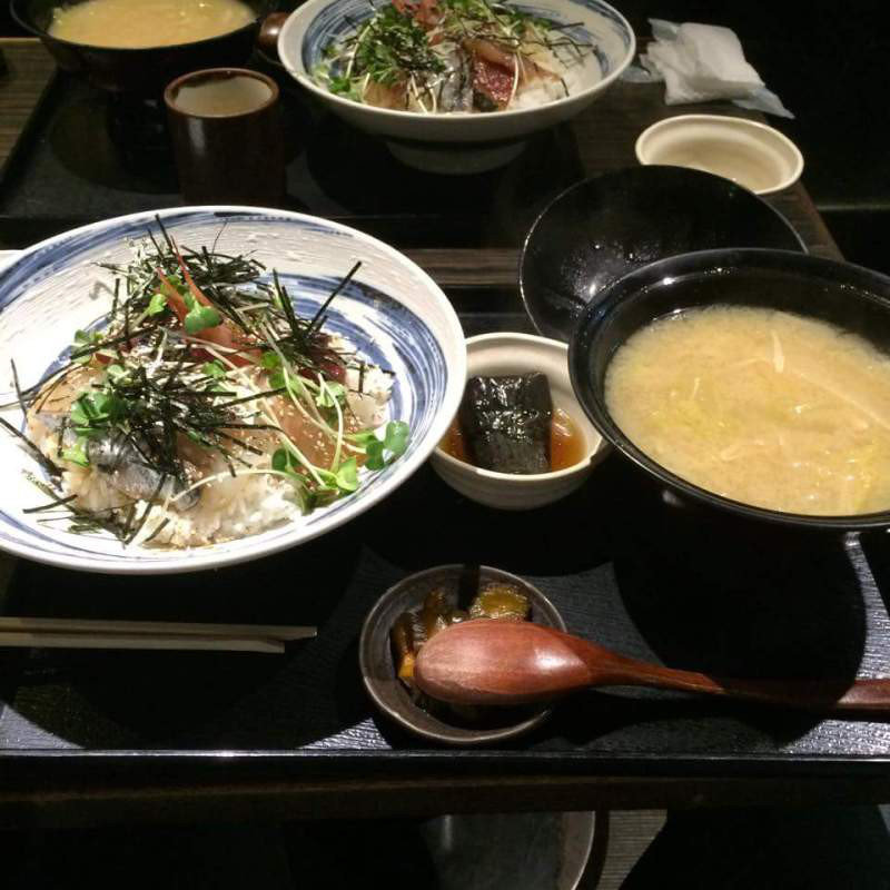 ランチ丼(漁師酒屋 歩々 )