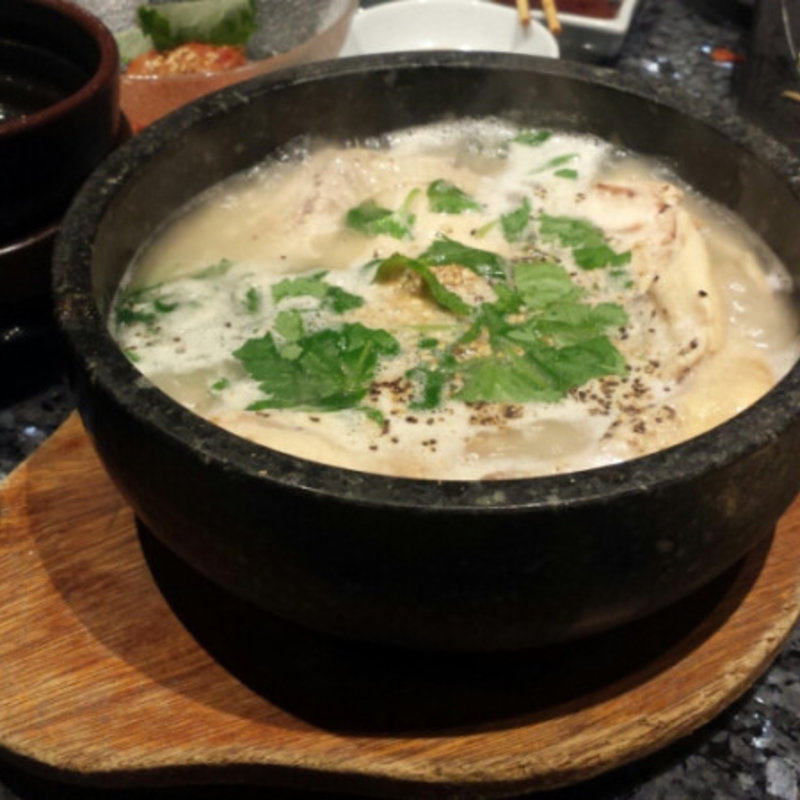 参鶏湯(漢城軒 銀座店)