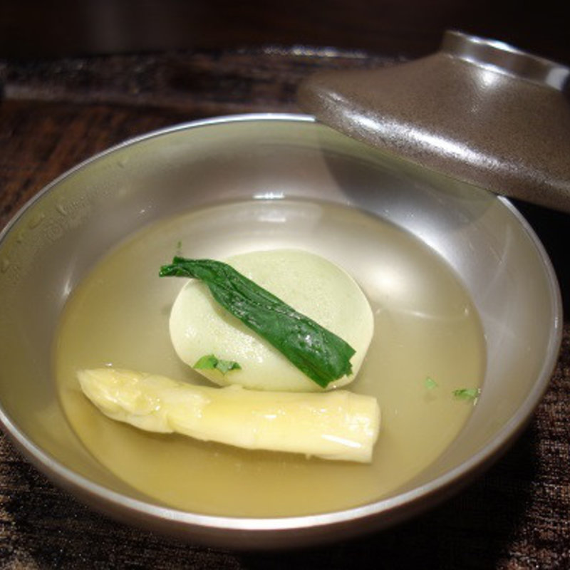 グリーンピースのしんじょう ホワイトアスパラガス添え(旬菜 濱壹)