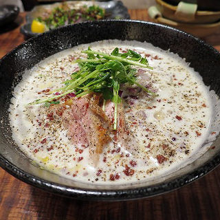 鶏白湯そば(炊き餃子と麺 虎鉄 （コテツ）)