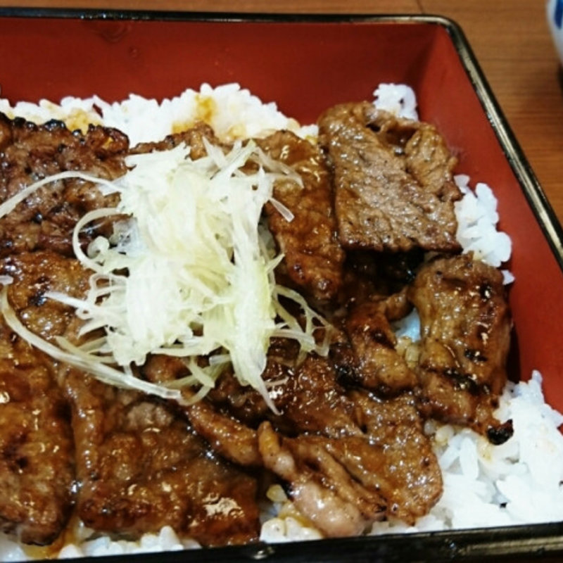 上カルビ重(炙り牛タン万)