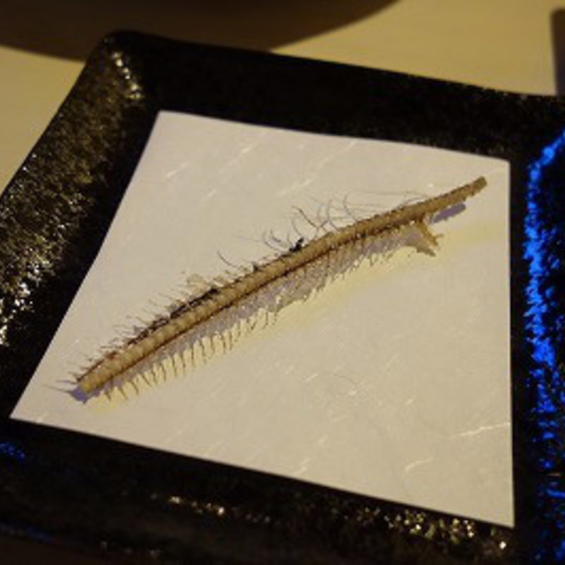 鮎の中骨素揚げ(炙 （Aburi）)