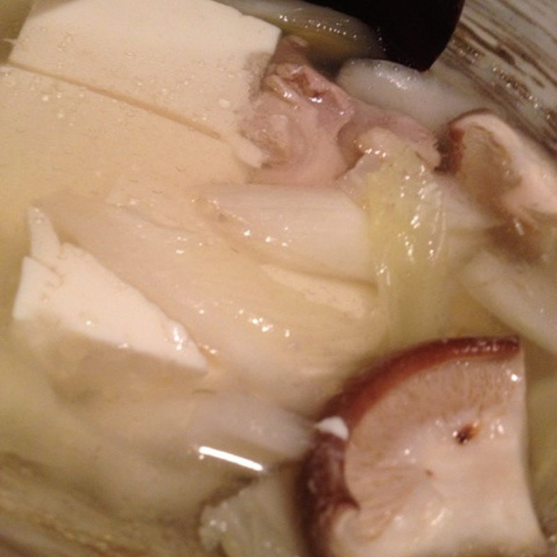 鶏肉入りの湯豆腐(炭屋えんけい)