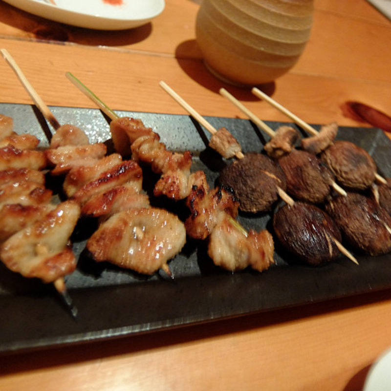 鶏皮(炭火串焼 らくい  )