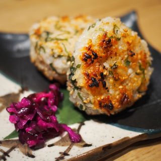 炭火焼きおにぎり(炭火原始焼と蔵元焼酎の店 のどぐろの中俣 築地)