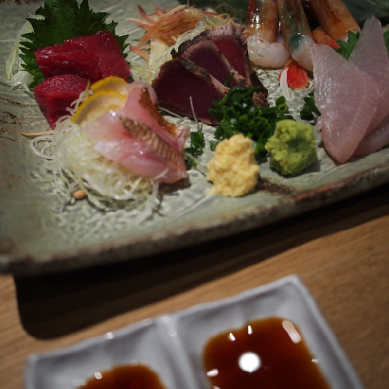 鮮魚のお刺身5点盛(炭火原始焼と蔵元焼酎の店 のどぐろの中俣 築地)