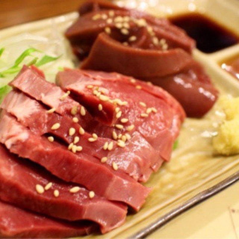 ハツ刺し、レバ刺し(炭火居酒屋清水Ａｂｕｒｉ)