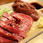 ハツ刺し、レバ刺し(炭火居酒屋清水Ａｂｕｒｉ)