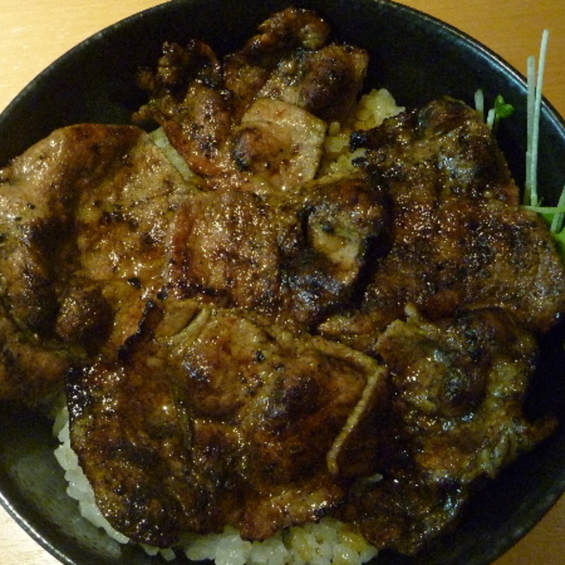 炭火焼豚丼（ロースの並）(我が家のとん丼や)