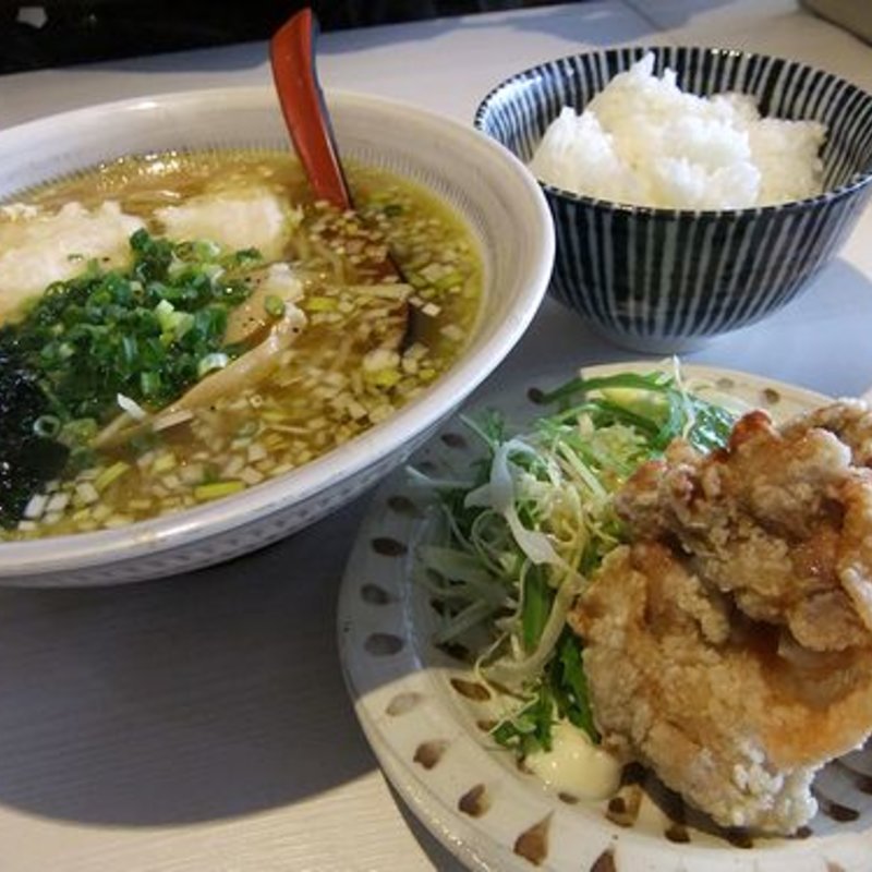 からあげセット(炭火焼き鳥と鶏ガラらーめん　鳥鶏研究団)